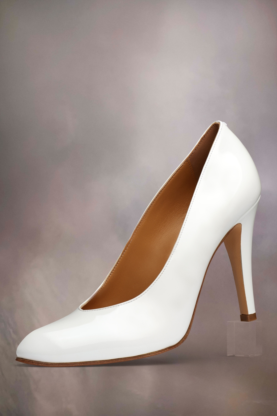 Maison Margiela Patent Leather Cut-out Pumps Winter White | 419082-EVG