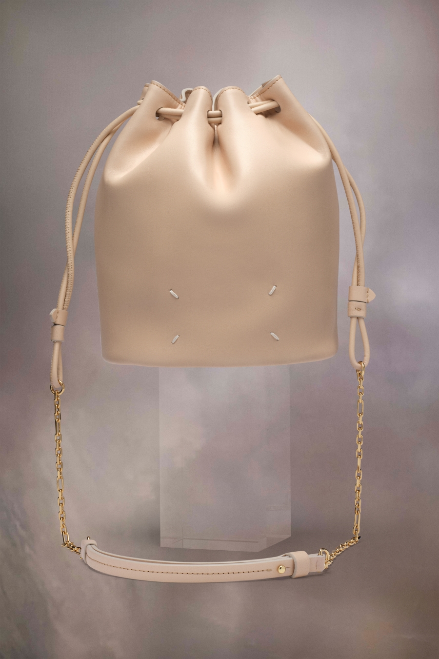 Maison Margiela Tabi Bucket Almond | 062358-JQB