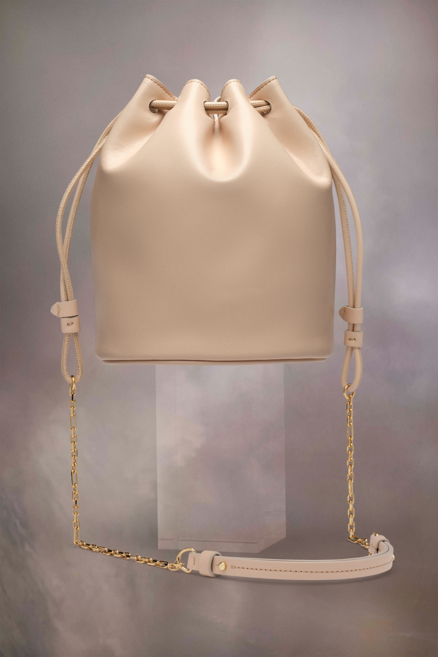 Maison Margiela Tabi Bucket Almond | 062358-JQB